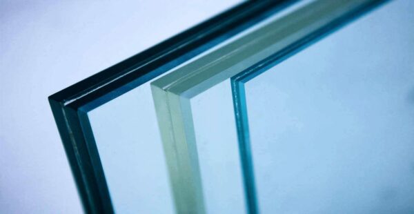 Clear laminated glass